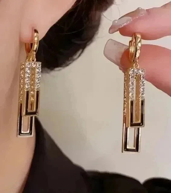 Creolen mit Anhänger 18K vergoldet – Schwarz & Zirkonia – 4,7 cm Damen Ohrringe