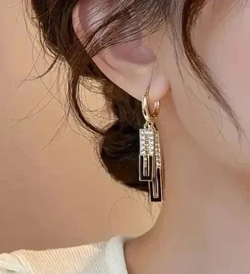 Creolen mit Anhänger 18K vergoldet – Schwarz & Zirkonia – 4,7 cm Damen Ohrringe