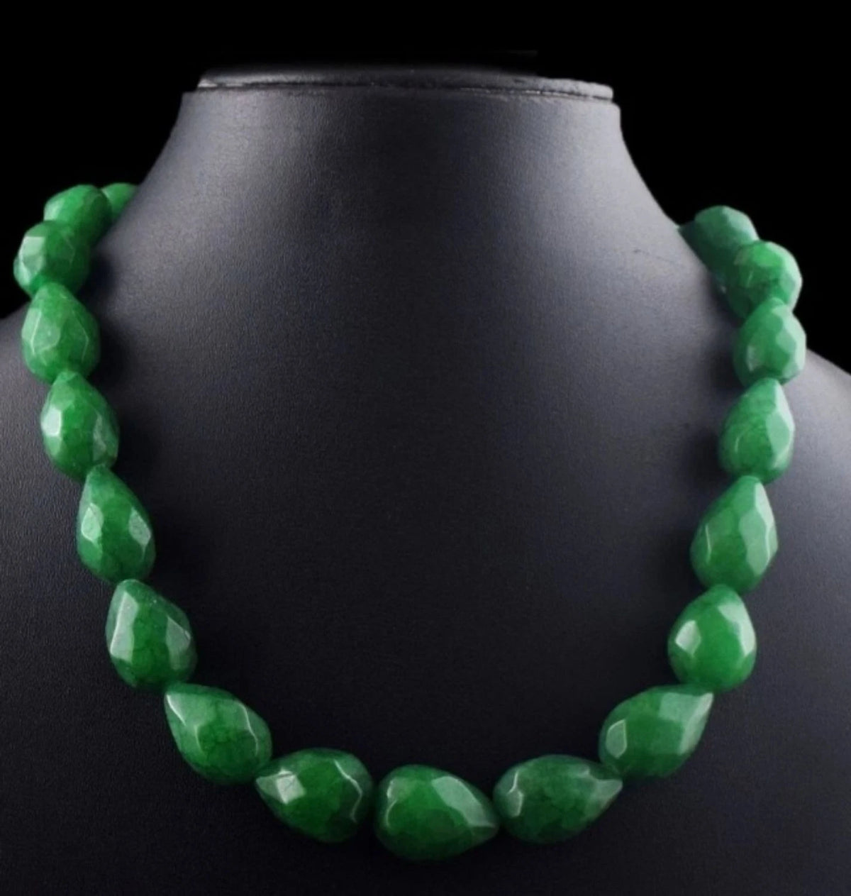 Green Emerald (Smaragd) Halskette 565 ct, facettierte Edelsteine 17x22 mm 46 cm