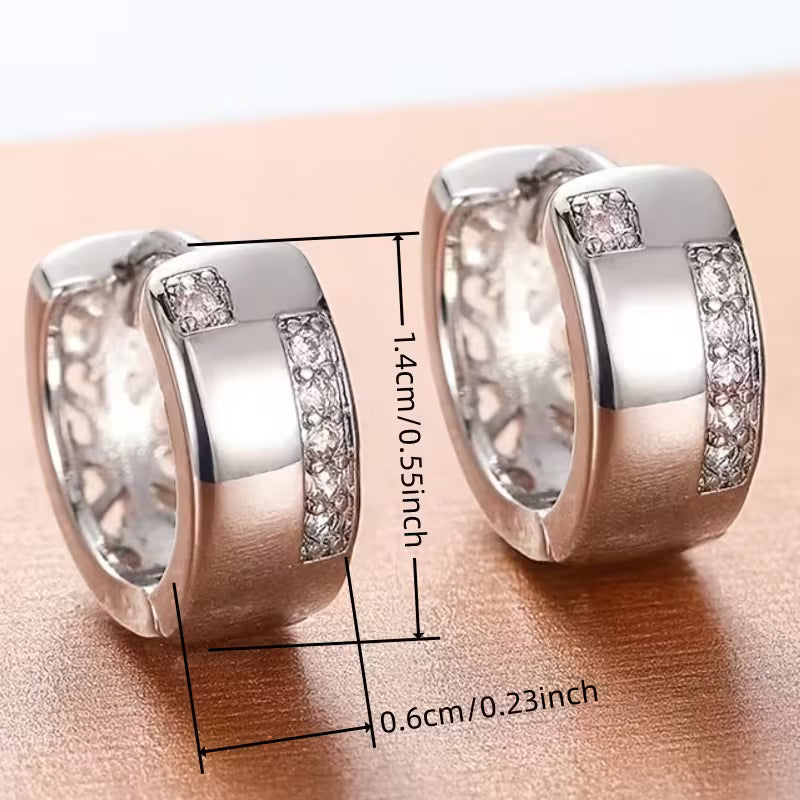 Elegante Creolen in Silberoptik mit funkelnden Zirkonia