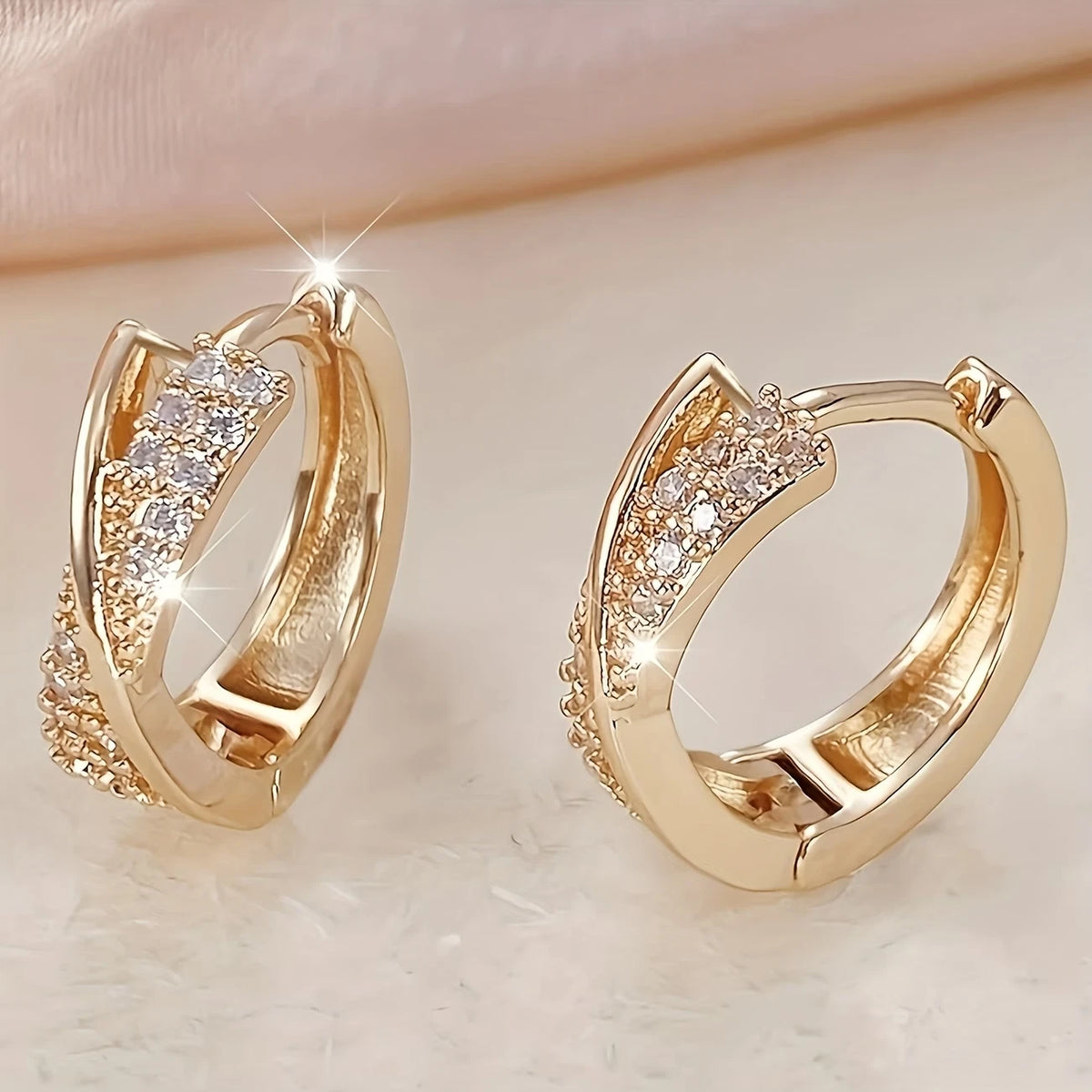 Elegante Creolen – 18 Karat vergoldet mit funkelnden Zirkonia 1,5cm