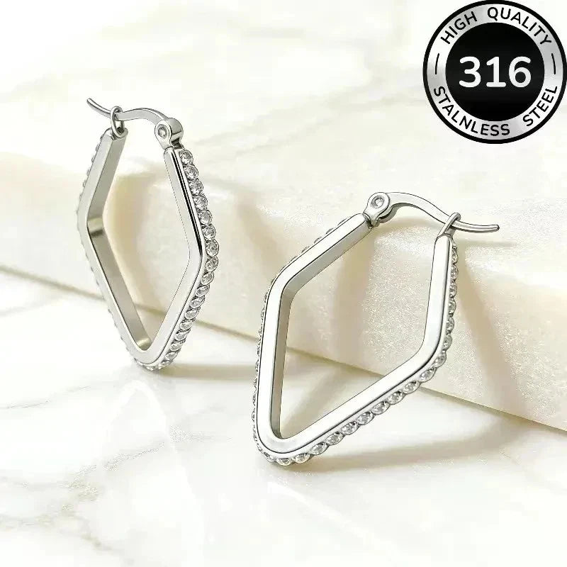 Geometrische Creolen in Weißgold-Optik – Moderner Edelstahl mit Zirkonia