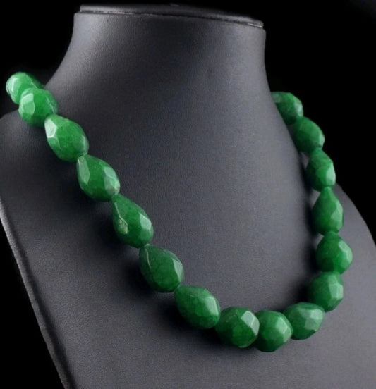 Green Emerald (Smaragd) Halskette 565 ct, facettierte Edelsteine 17x22 mm 46 cm